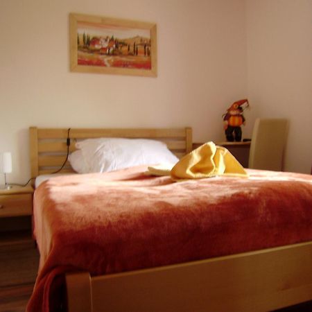 Guest House Cater Lasko ภายนอก รูปภาพ