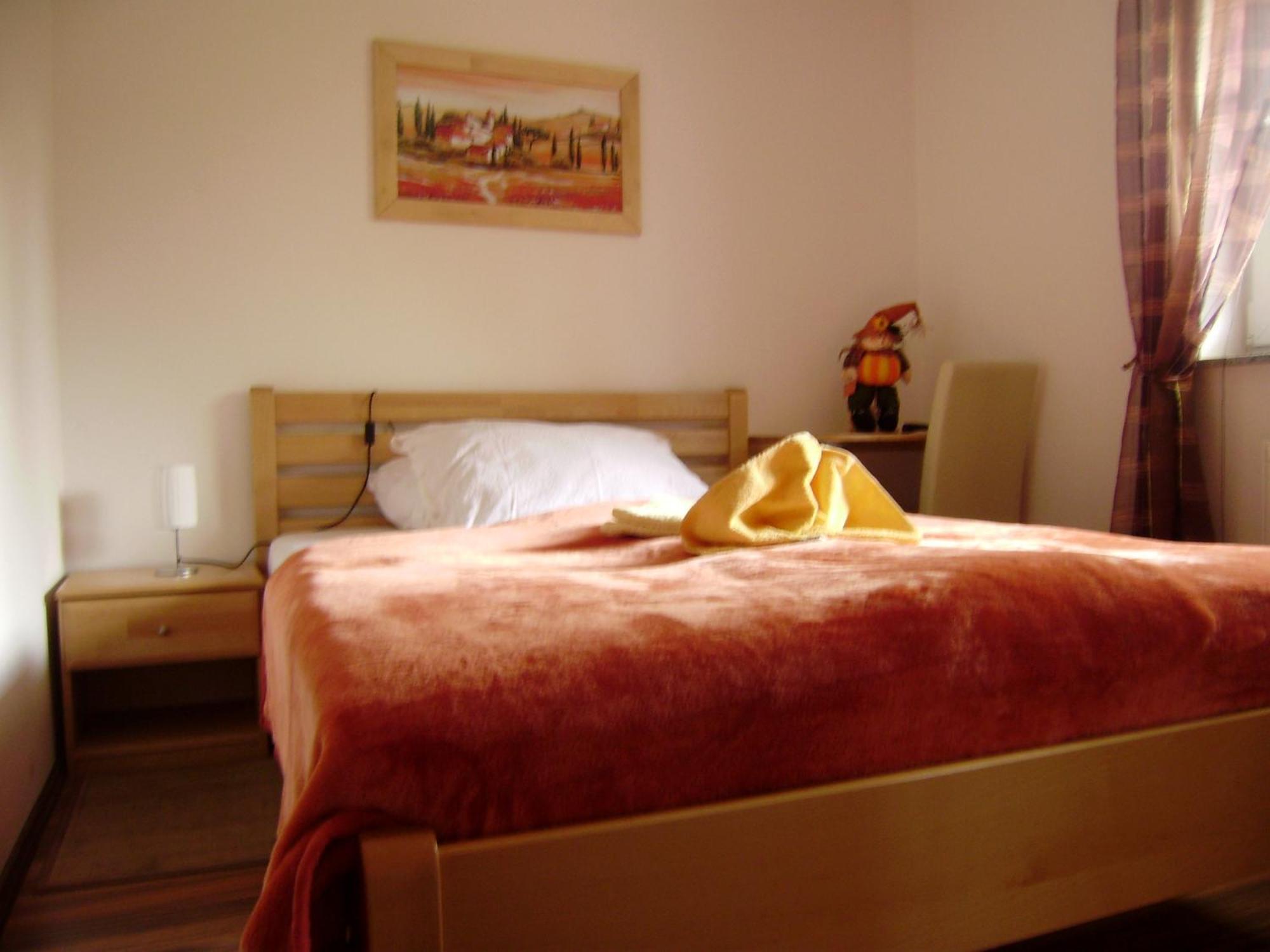 Guest House Cater Lasko ภายนอก รูปภาพ
